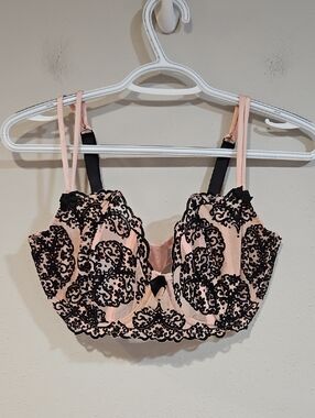 Victoria Secret Pink And Black Lace Bra